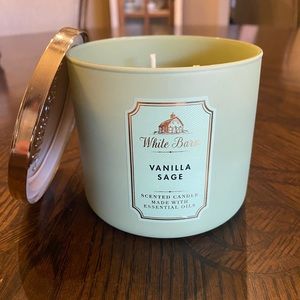Bath & Body Works/White Barn 14.5 oz 3-Wick Candle in Retired Vanilla Sage Scent